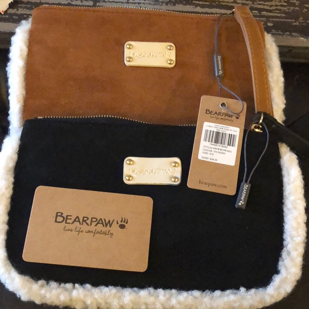 2 for 1 BearPaw Sherpa wristlets 🤩